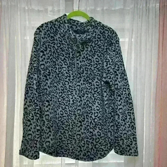 Loveu Dear XL Fleece Leopard Half Zip Pullover excellent condition Item# 4R - Picture 2 of 4